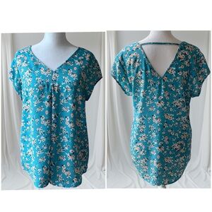 DR2 blue floral short sleeve v neck blouse with cutout back